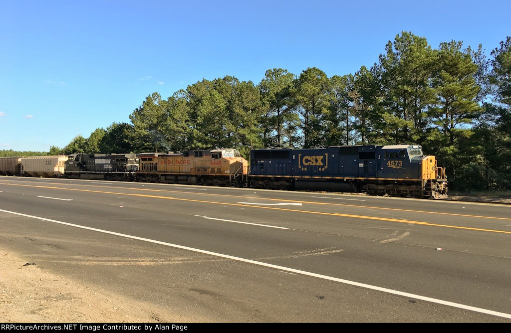 CSX 4573, UP 6448, and NS 9386 wait for green